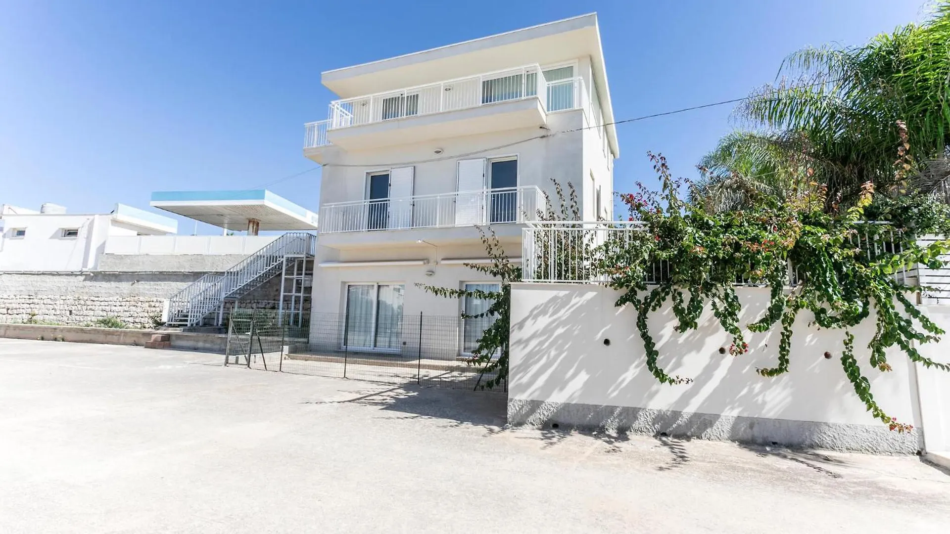 Stunning Apartment In Cava Daliga With Kitchen Cava dʼAliga
